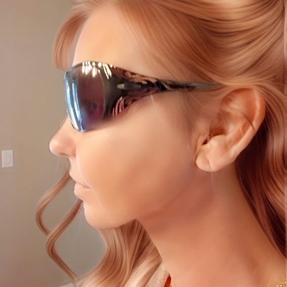 Oakley Liv Women Dark Chrome Polarized Sunglasses-NWOT main image 11